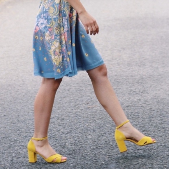 Halogen Criss Cross Block Heel Sandal Mustard Yellow SZ 7 Leather - Picture 8 of 8